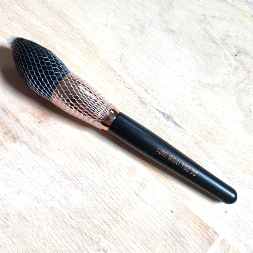 RealHer "Love What You Do" Vegan Brush (Powder)